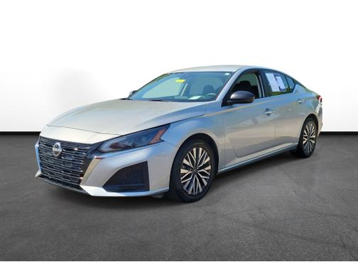 Brilliant Silver Metallic 2024 Nissan Altima 2.5 SV