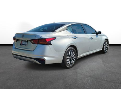 Brilliant Silver Metallic 2024 Nissan Altima 2.5 SV