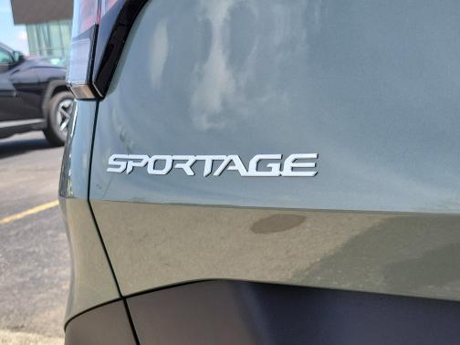 Jungle Green/Ebony Black Roof 2023 Kia Sportage X-Pro Prestige