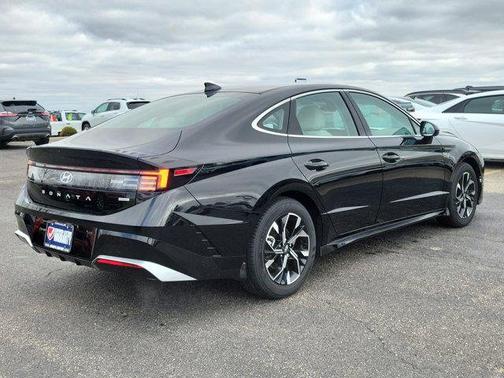 Abyss Black 2025 Hyundai SONATA SEL