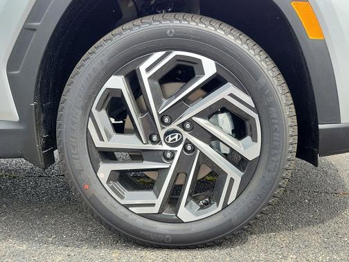 Shimmering Silver 2026 Hyundai TUCSON SEL Plus AWD