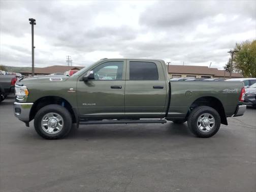 2022 RAM 2500 Tradesman Crew Cab 4x4 64' Box
