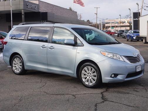 2016 Toyota Sienna XLE