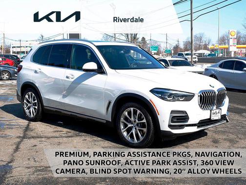 Mineral White Metallic 2023 BMW X5 xDrive40i