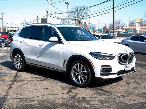 Mineral White Metallic 2023 BMW X5 xDrive40i