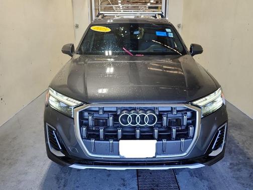 2025 Audi Q7 55 Prestige