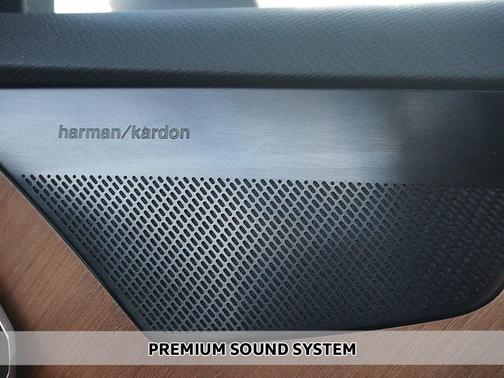 2024 Volvo XC90 Recharge Plug-In Hybrid T8 Plus Bright Theme 7-Seater