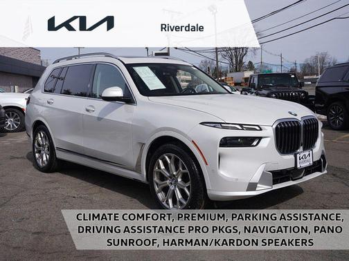 Mineral White Metallic 2023 BMW X7 xDrive40i