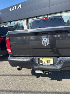 Brilliant Black Crystal Pearlcoat 2018 RAM 1500 Express