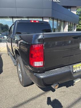 Brilliant Black Crystal Pearlcoat 2018 RAM 1500 Express