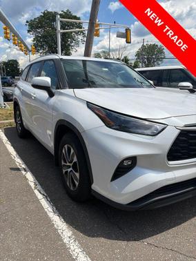 Wind Chill Pearl 2023 Toyota Highlander XLE