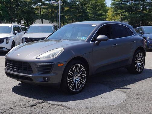 Agate Gray Metallic 2015 Porsche Macan Macan S