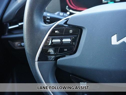 2023 Kia Niro LX