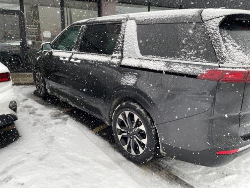 2024 Kia Carnival EX