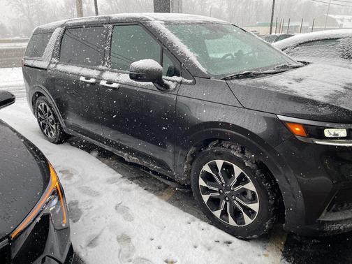 2024 Kia Carnival EX