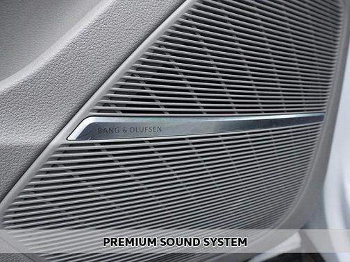 Glacier White Metallic 2022 Audi Q7 55 Premium Plus