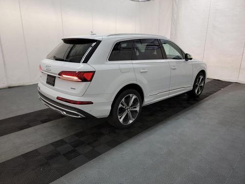 2022 Audi Q7 55 Premium Plus
