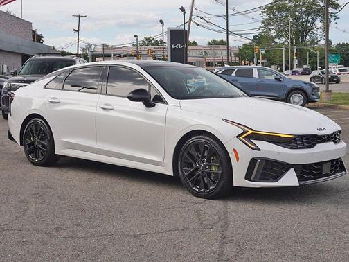 Snow White Pearl 2025 Kia K5 GT