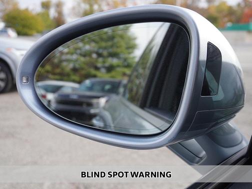 2022 Porsche Macan Base