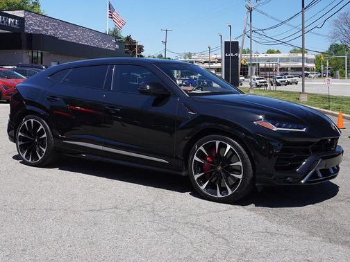 Black 2020 Lamborghini Urus Base