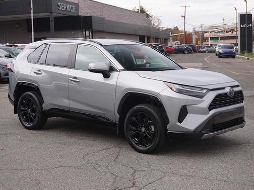 2024 Toyota RAV4 Hybrid SE