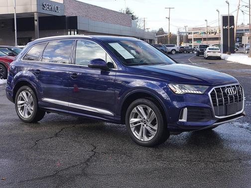 2022 Audi Q7 45 Premium Plus