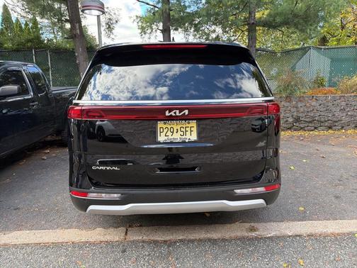 2023 Kia Carnival EX