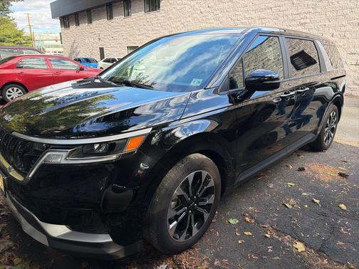 2023 Kia Carnival EX