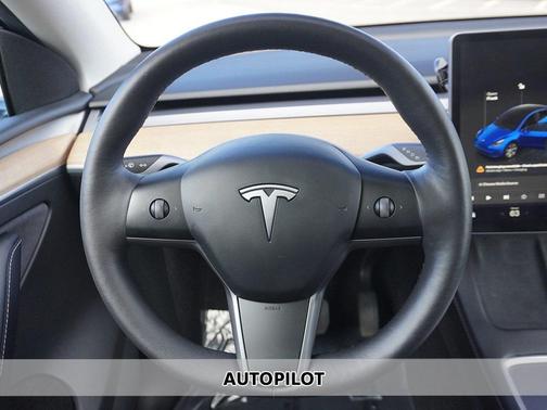 2022 Tesla Model Y Long Range Dual Motor All-Wheel Drive