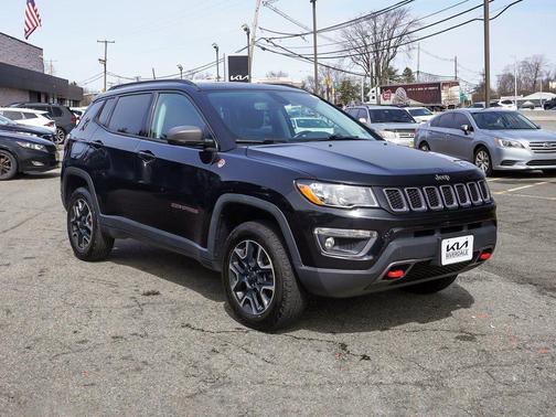Diamond Black Crystal Pearlcoat 2019 Jeep Compass Trailhawk
