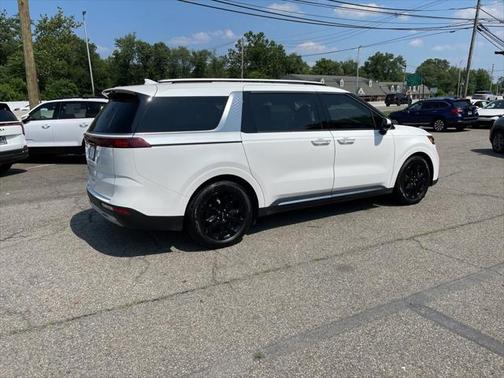 2024 Kia Carnival SX