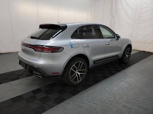 2022 Porsche Macan Base