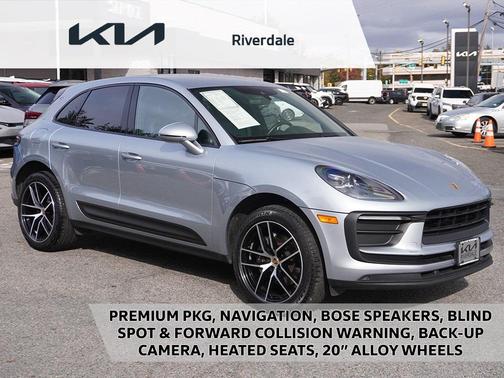 2022 Porsche Macan Base