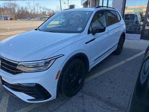 2022 Volkswagen Tiguan 2.0T SE R-Line Black 4MOTION