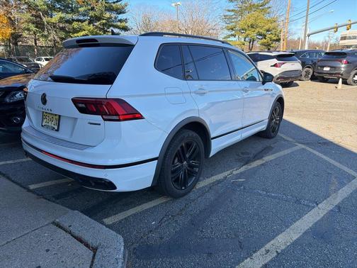 2022 Volkswagen Tiguan 2.0T SE R-Line Black 4MOTION