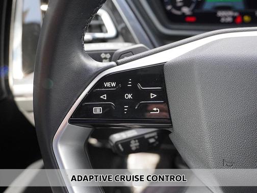 2022 Audi e-tron Premium Plus