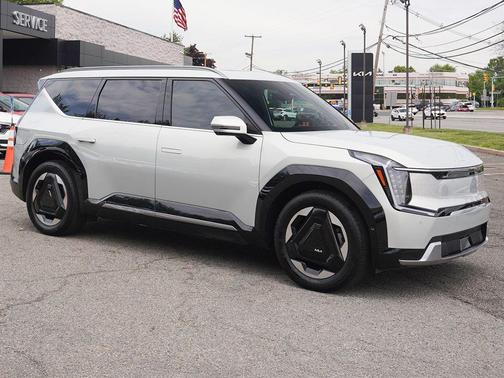 Ivory Silver 2024 Kia EV9 Land