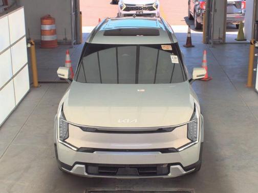 Ivory Silver 2024 Kia EV9 Land