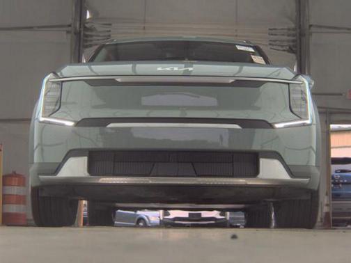 Iceberg Green 2024 Kia EV9 Wind
