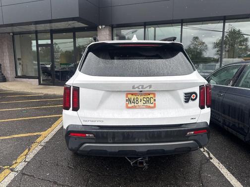 Glacial White Pearl 2023 Kia Sorento S
