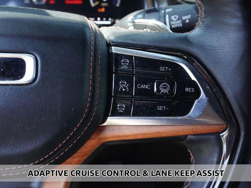 Diamond Black Crystal Pearlcoat 2023 Jeep Grand Cherokee Summit