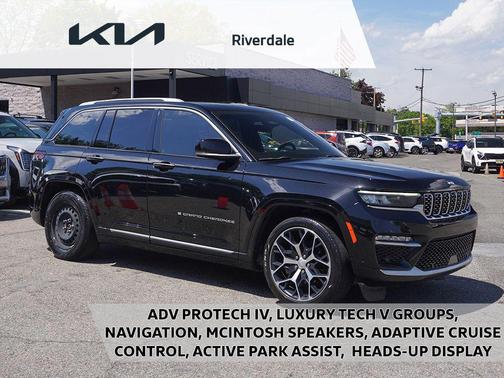Diamond Black Crystal Pearlcoat 2023 Jeep Grand Cherokee Summit