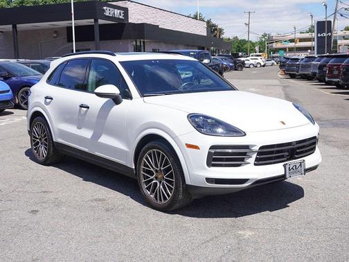2023 Porsche Cayenne Platinum Edition