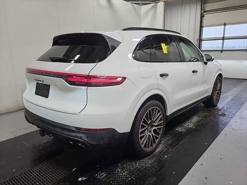 2023 Porsche Cayenne Platinum Edition