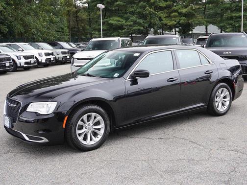 2021 Chrysler 300 Touring