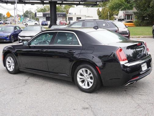 2021 Chrysler 300 Touring
