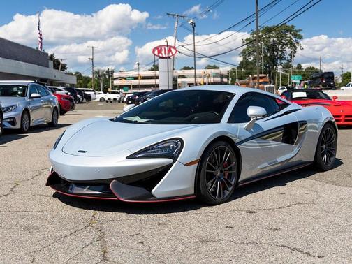 Photo 5 of 54 of 2017 McLaren 570S Base