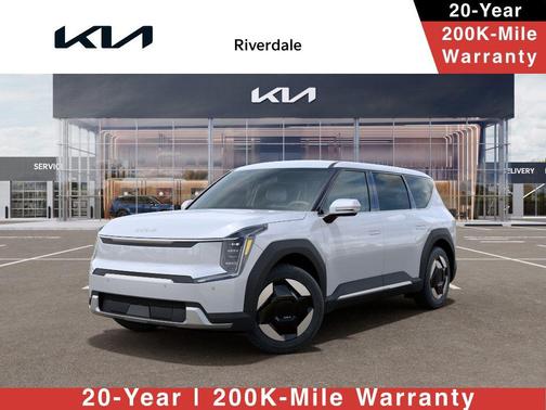 Glacial White Pearl 2026 Kia EV9 Light Short Range