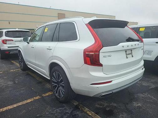 2020 Volvo XC90 T5 Momentum