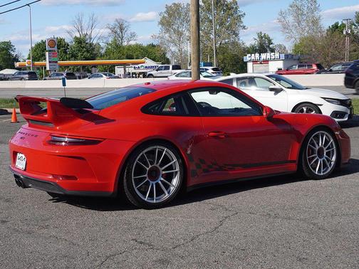 Guards Red 2018 Porsche 911 GT3